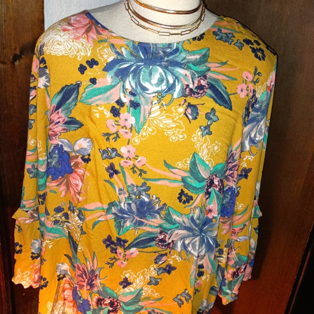 Ava & Liv Boho Floral Blouse with Bell Sleeves Criss Cross Back Plus Size 4X NWT